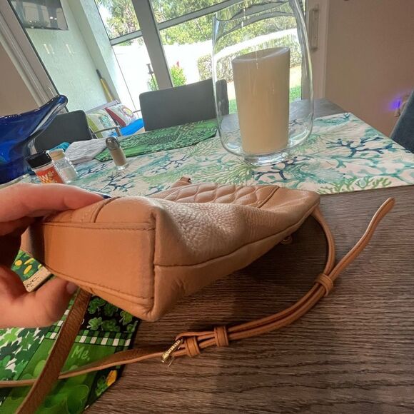 Like new Vera Bradley beige crossbody purse - Picture 3 of 13
